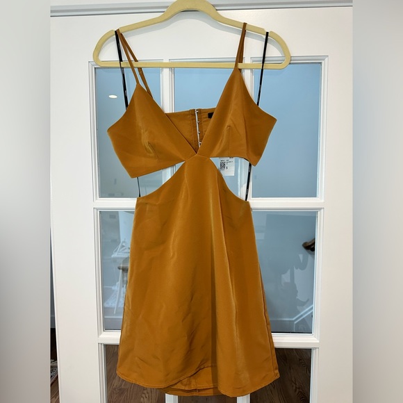 Forever21 brown cut out dress - size s - Picture 2 of 5